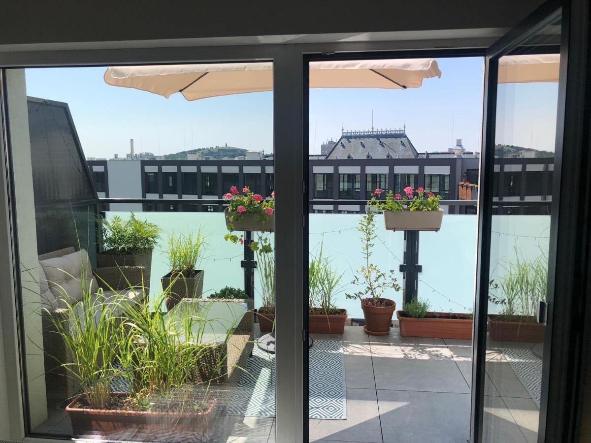 Ferienwohnung Apartman Palanok S Vyhladom V Centre Nitry Neutra Exterior foto